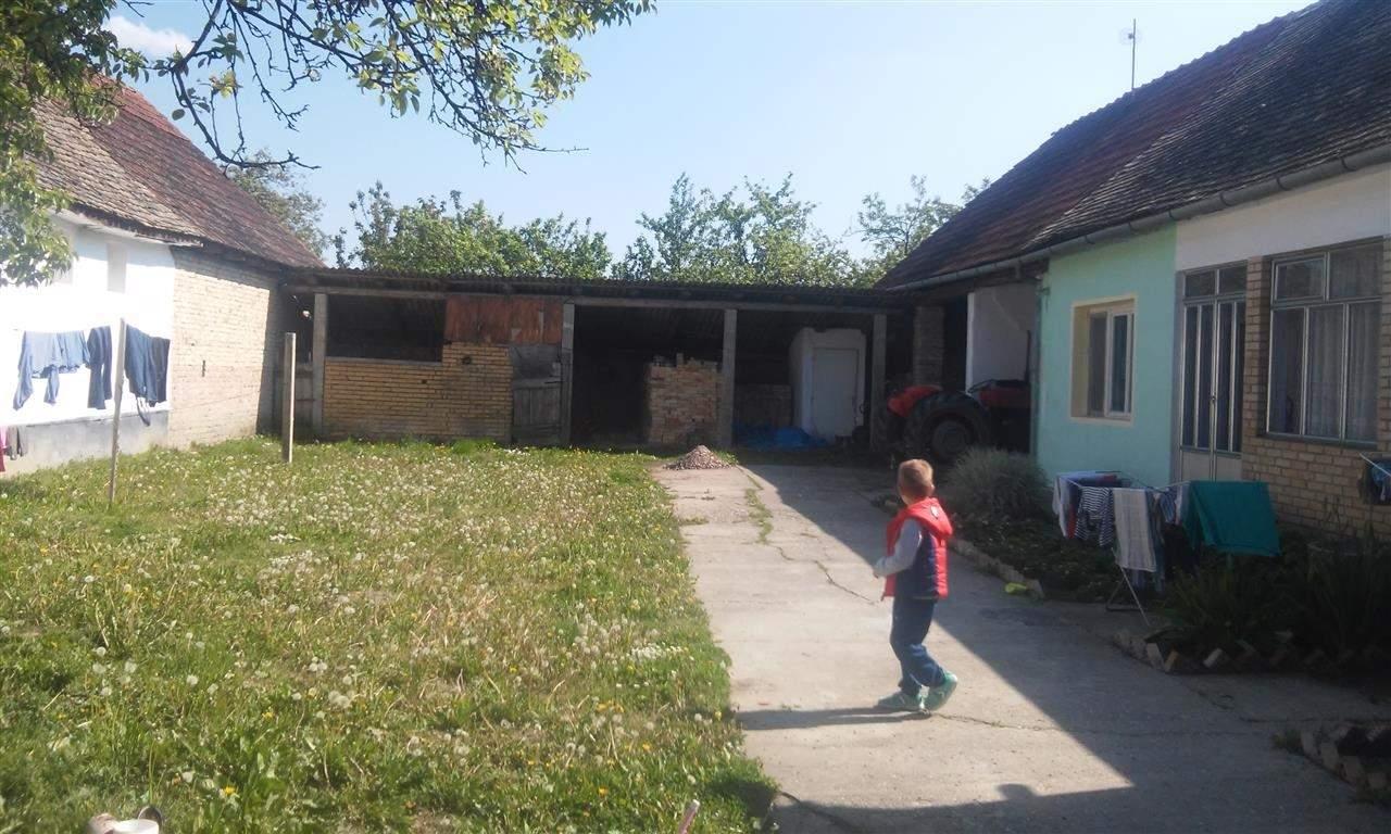 Prodajem-kucu-u-Glozanu