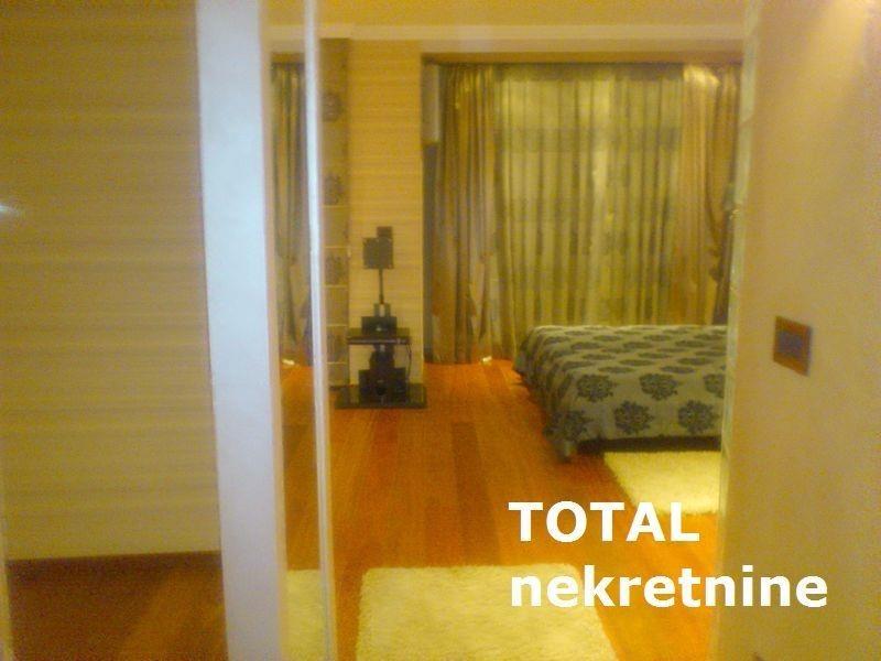Luksuzan-stan-u-centru-grada