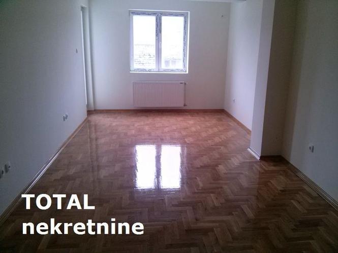 Dvosoban stan u centru