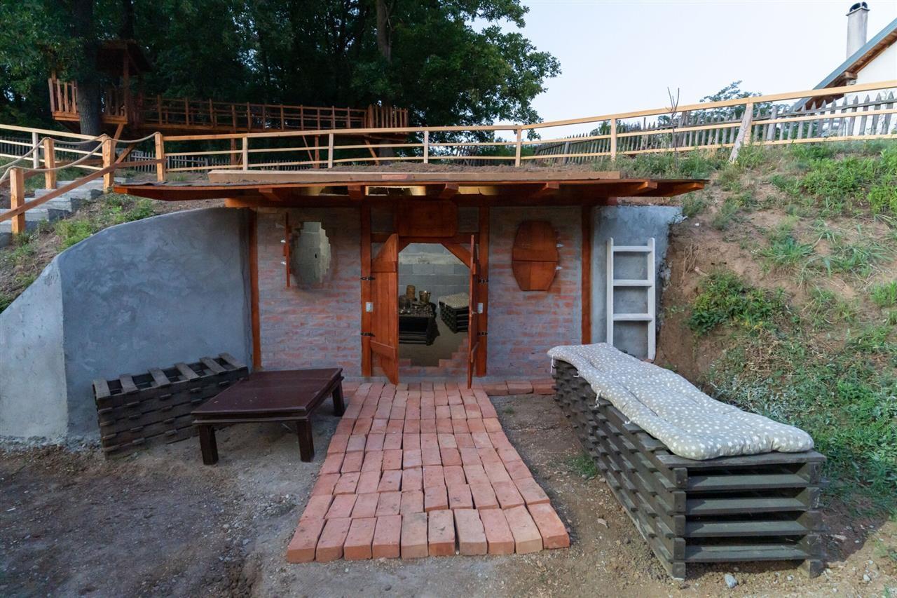 Hobbit-House---Pool