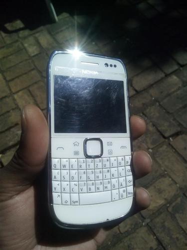 Nokia E 6 u odličnom stanju