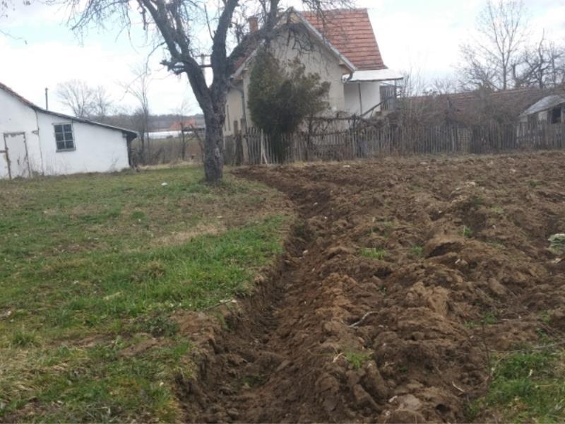 Prodajem-seosko-domacinstvo-Donja-Trepca-Cacak