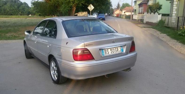 Honda-Accord-1-8--01
