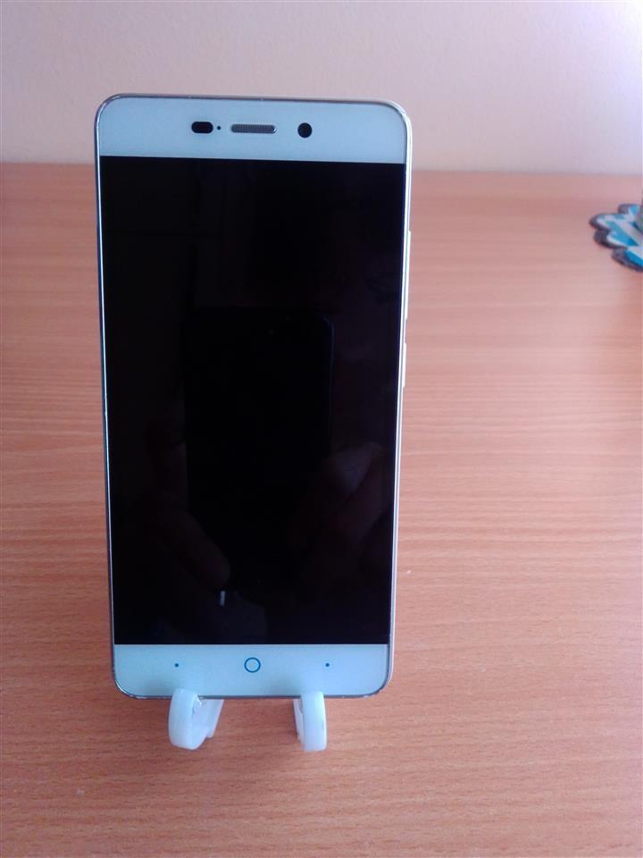 Mobilni-telefon
