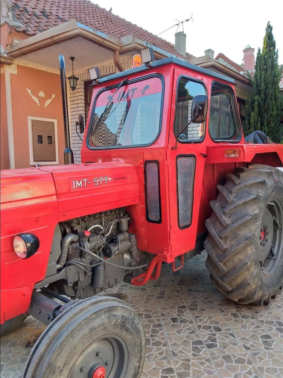 Prodajem-traktor-IMT-577-u-perfektno-stanje