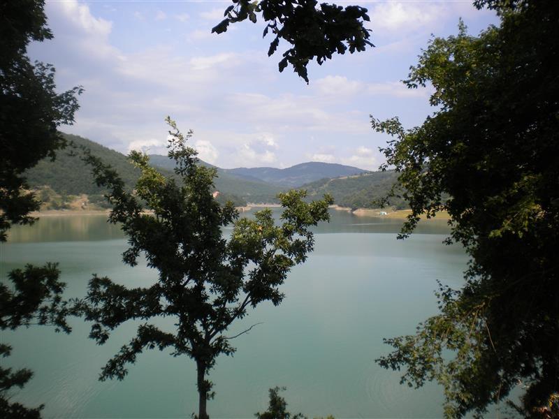 Prelepog-placa-800m2-na-obali-jezera-Gazivode
