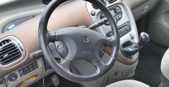 Citroen-Xsara-Picasso--02