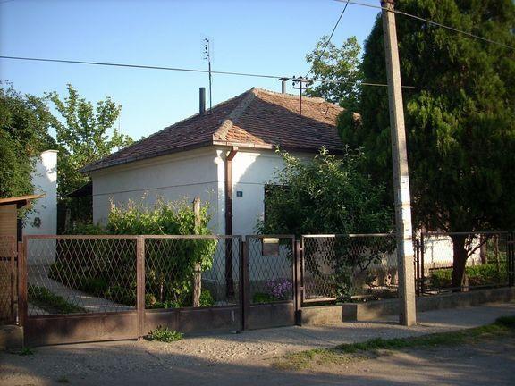 Dve kuće sa placem