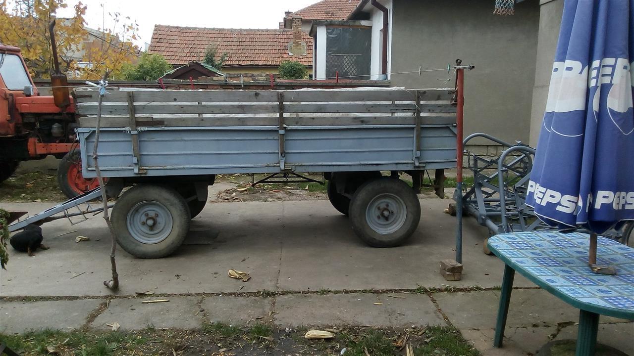 Prikolica-za-traktor-