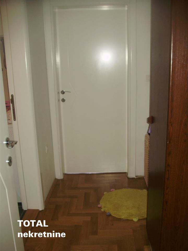 Uknjizen-stan-u-centru-grada