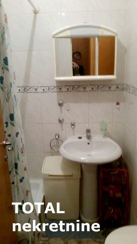 Odmah-useljive-dve-kuce-na-placu-od-327m2-