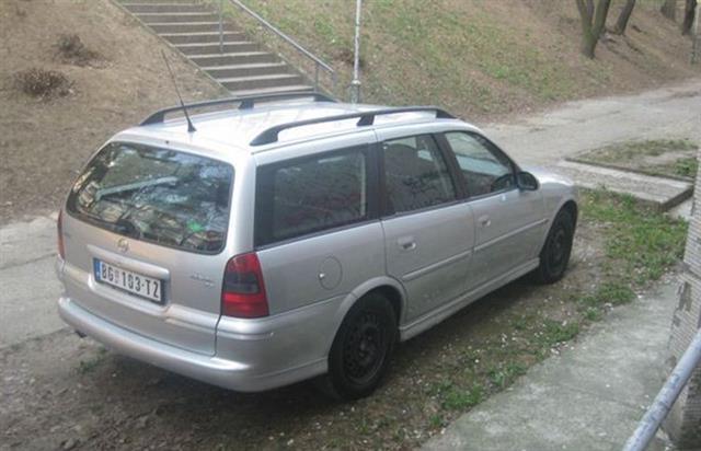 Opel-Vectra--01
