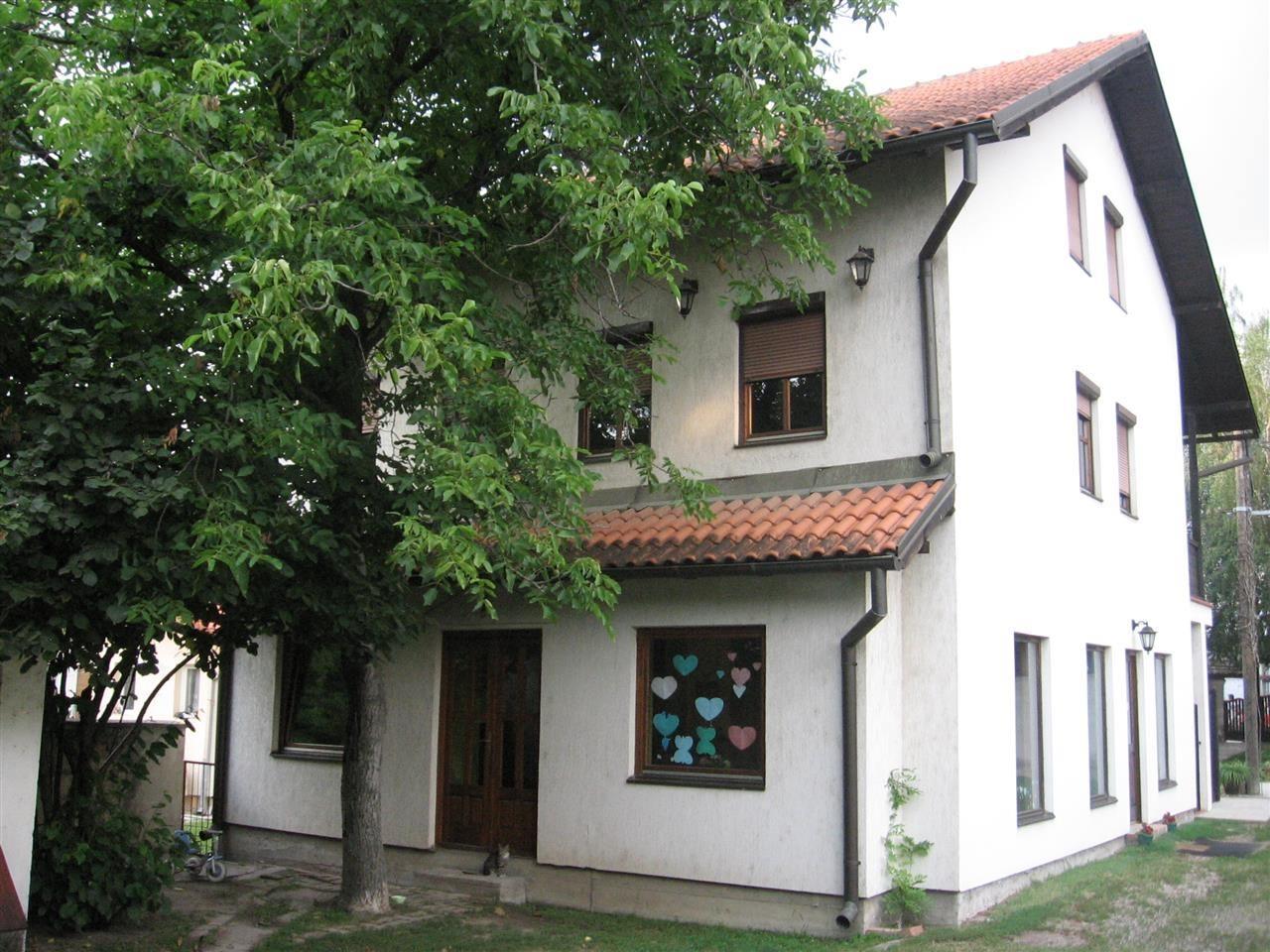 Na-prodaju-kuća-u-samom-centru-Uba