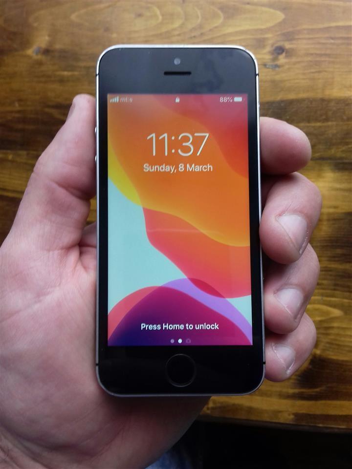 iPhone-SE-32-GB