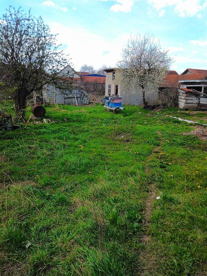 KUĆU-SA-VELIKIM-PLACEM