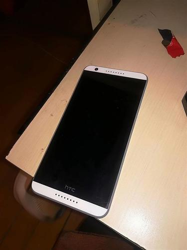 HTC 820