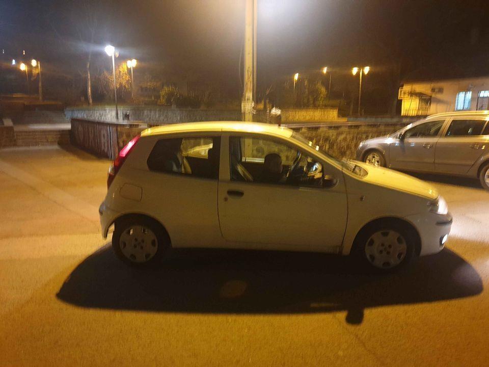 Automobil