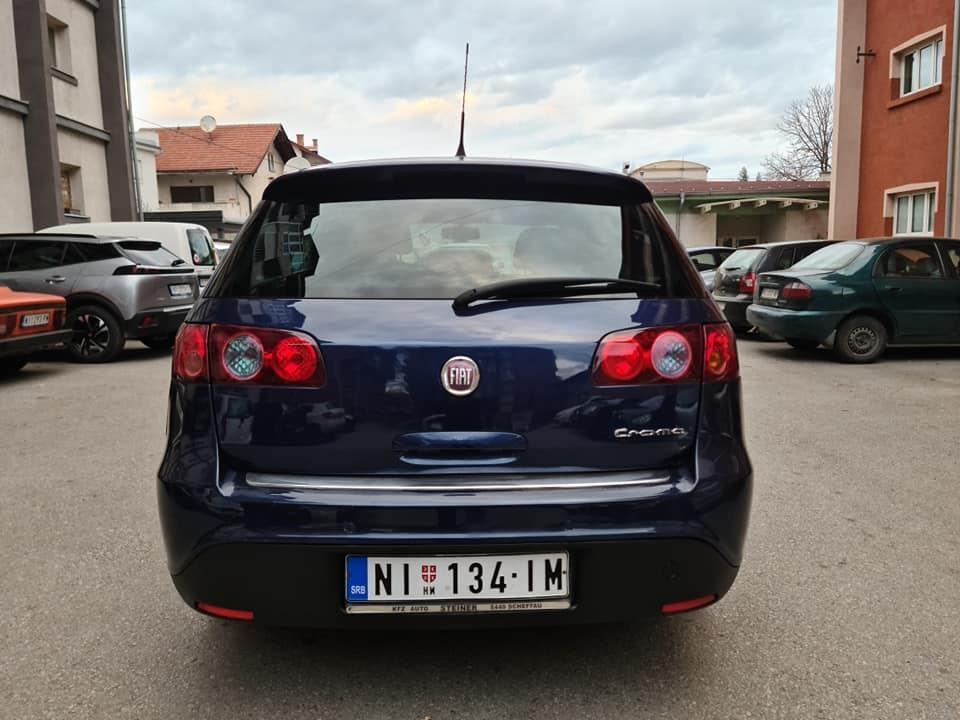 AUTOMOBIL