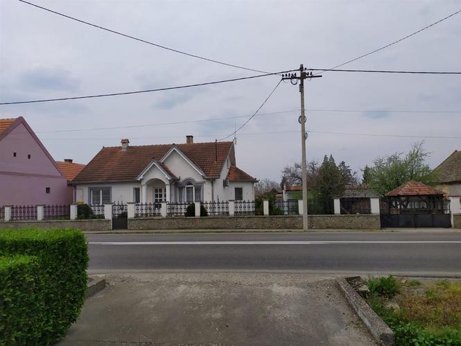 Porodicna kuca na prodaju