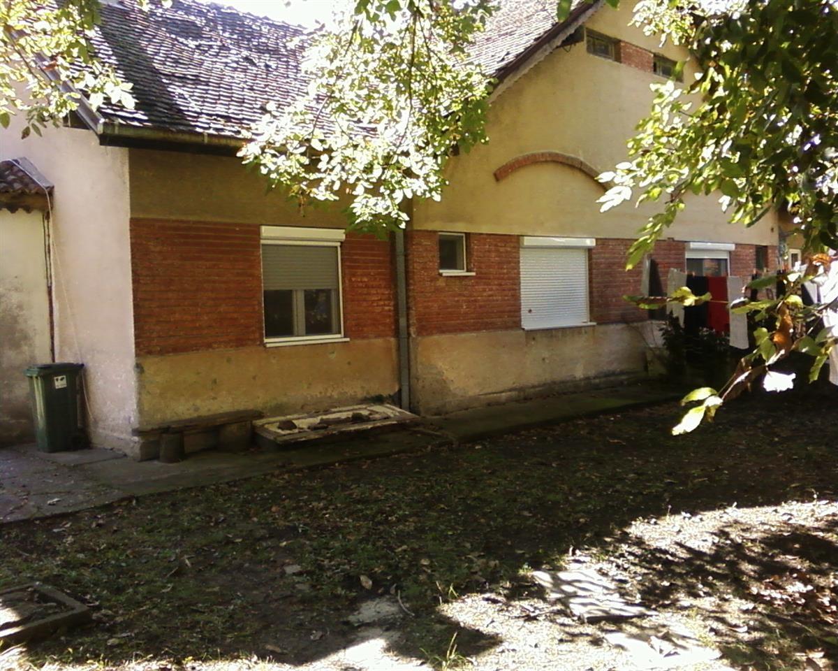 Prodajem-kucu-u-Zabeli