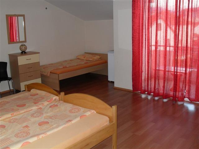Sobi-i-studija-vo-Ohrid
