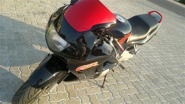 Honda-cbr-f3