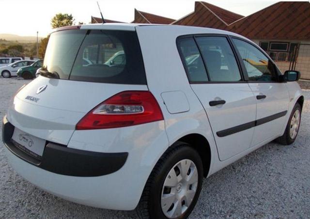 Renault-Megane--08