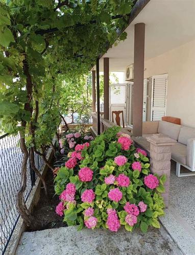 KUĆA SUTOMORE,220.000€,