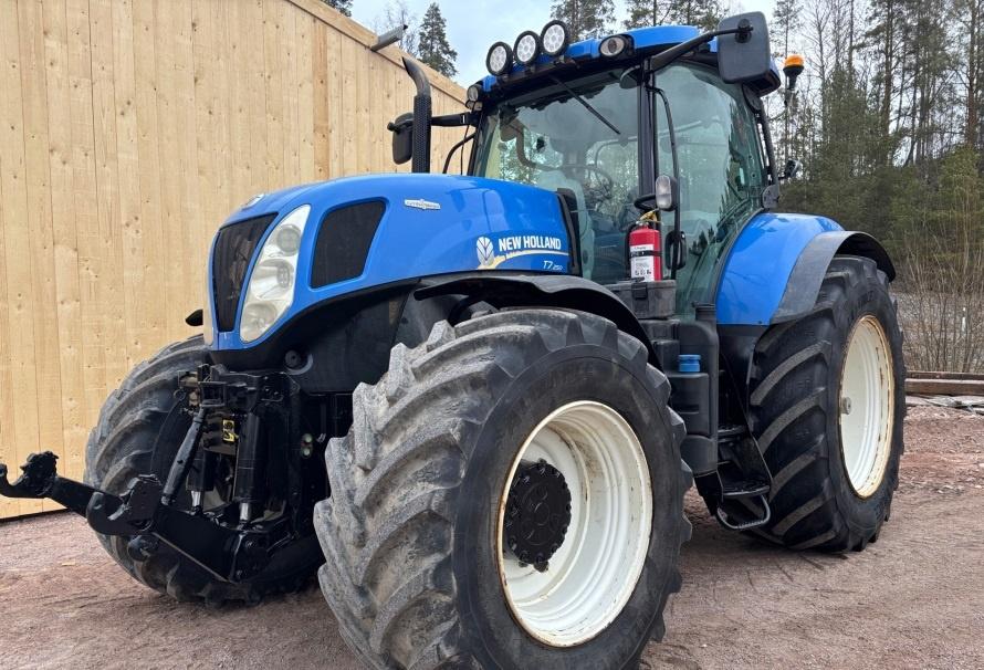 2012-New-Holland-T7-250
