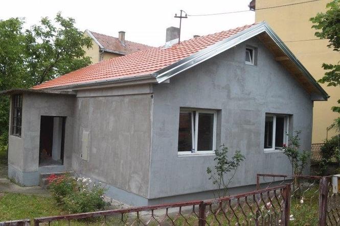 Kuca u Surcinu