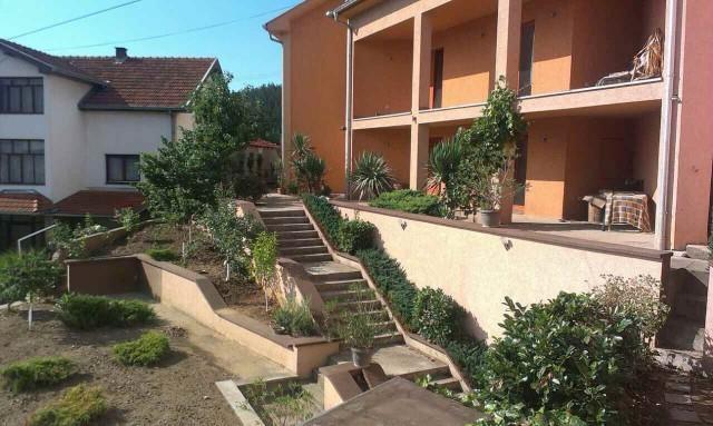 Leskovac-centar-kuća 200m2+100m2+5ari-Hitno!
