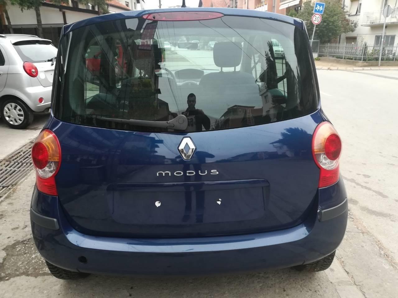 2004-Renault-Modus-1-4-16v