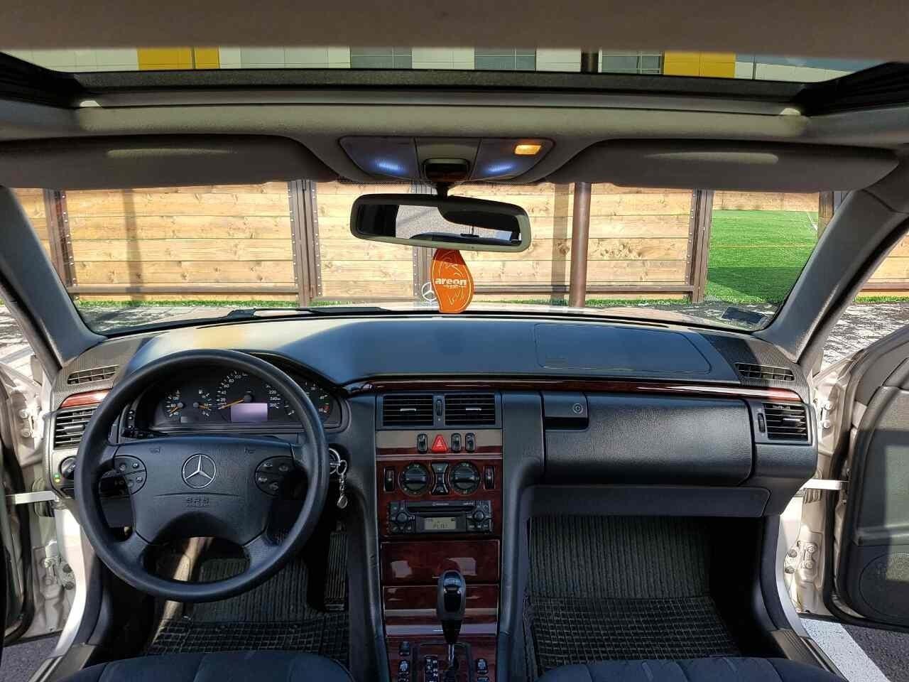2001-Mercedes-Benz-E-200-CDI