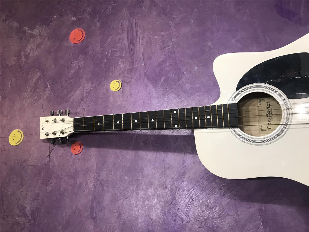 Don-Carlos-gitara