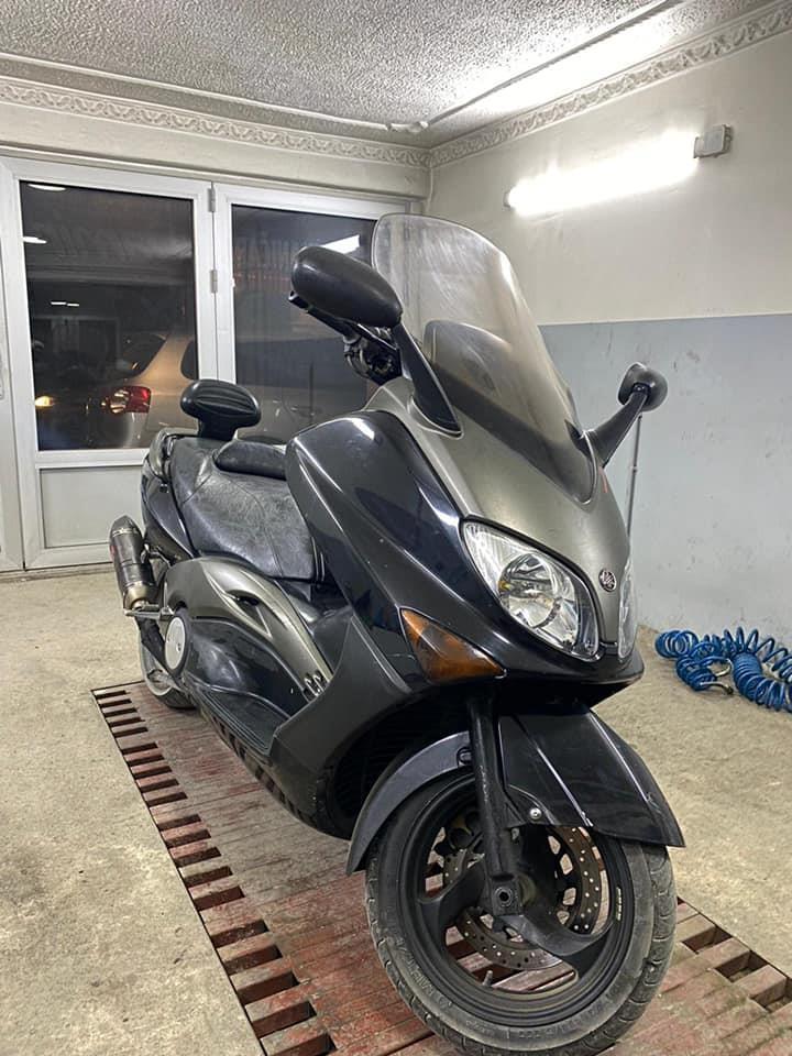 YAMAHA-T-MAX
