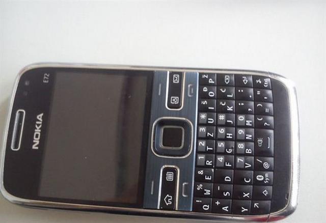 Nokia E72