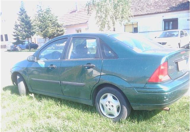 Ford-Focus-LX--00-