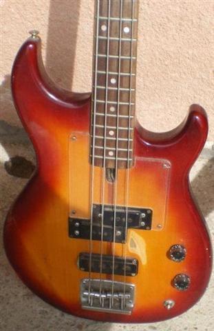 Na-prodaju-yamaha-bas-gitara-bb1000s-