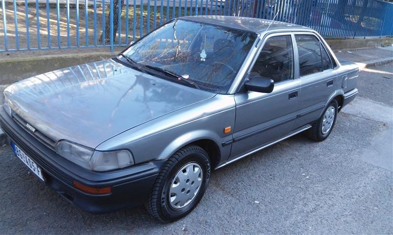 Toyota-Corolla--90