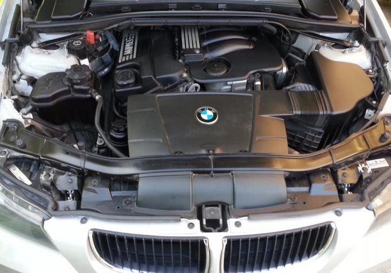 BMW-320-320-i--07