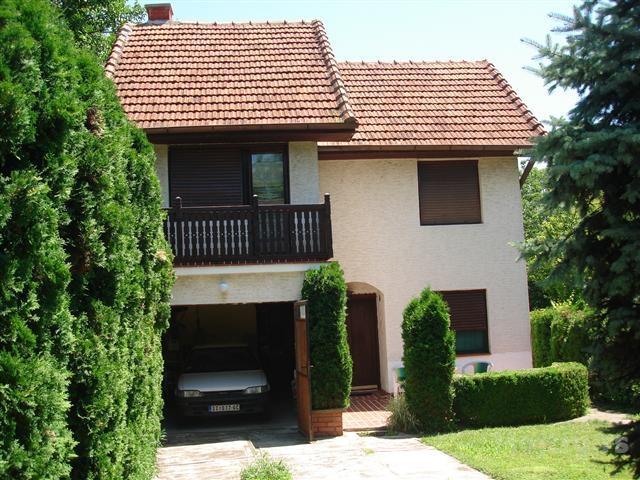 Lepa Kuca 150m2 Na 7ari Uredjenog Dvorista S Mitrovica