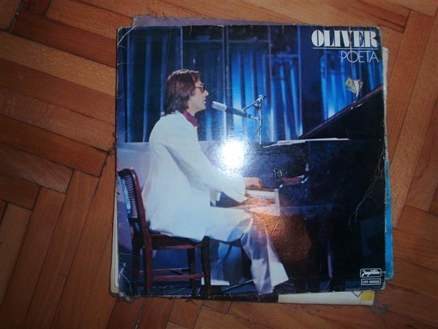 Oliver-Dragojevic---Poeta