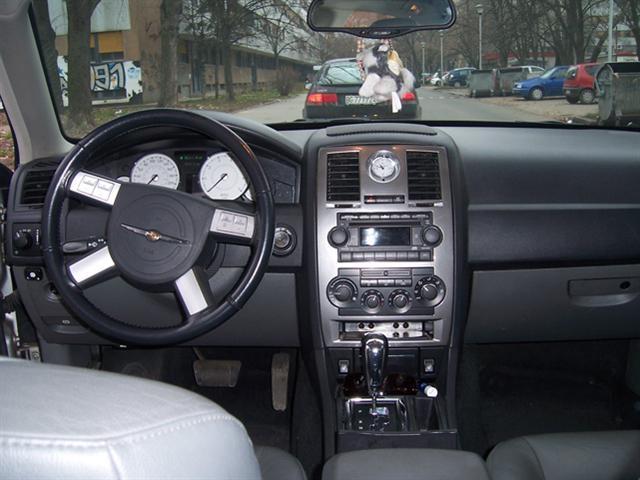 Chrysler-300c--06