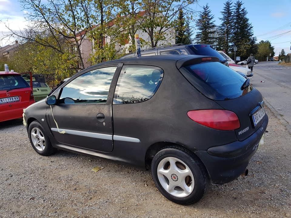 Peugeot-206-1-9D-2001g-