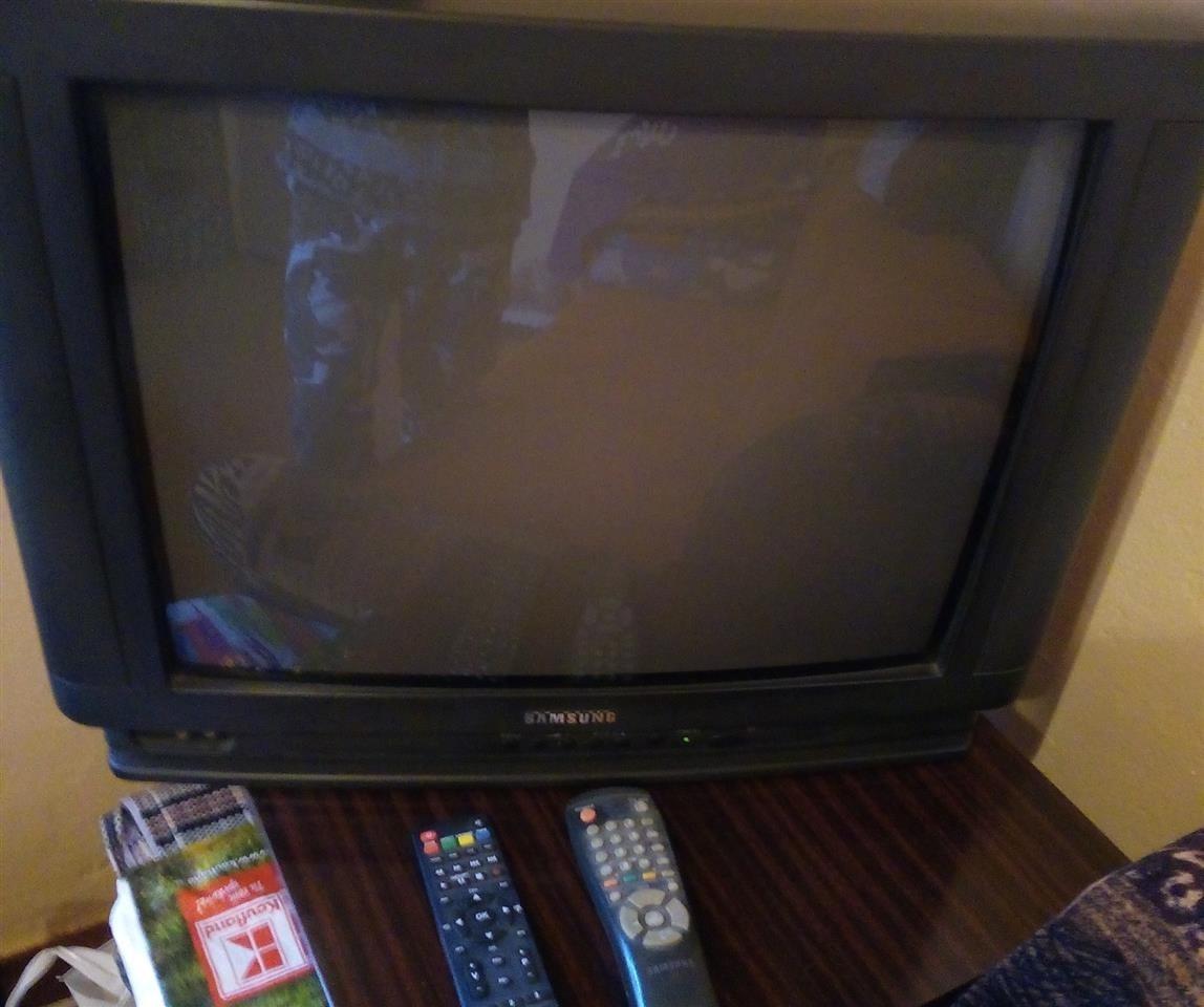 Samsung-tv-crt-E-56-i-Optikum-DVB-T2-Risive