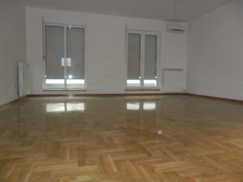 Lux--trosoban-stan-od-95m2-u-Centar