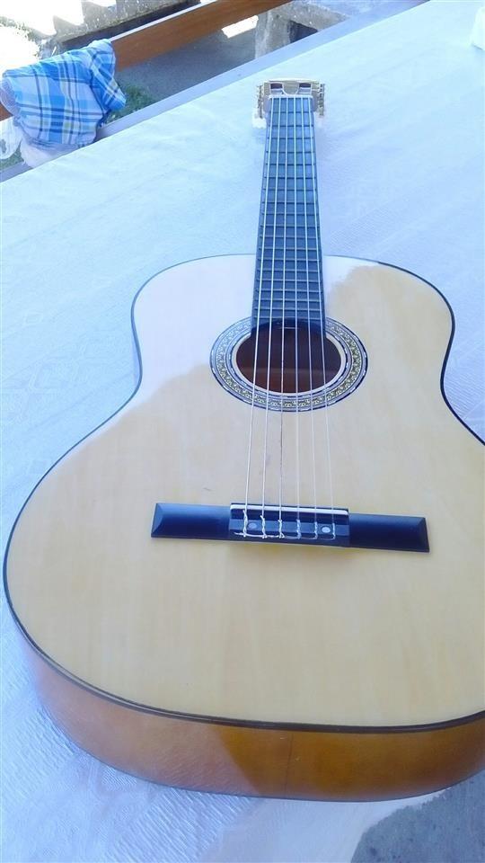Gitara-nova-iz-nemacke-HITNO