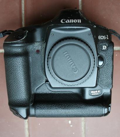 Canon-EOS-1D-mark-II-digital-SLR