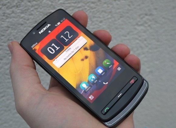 NOKIA 700