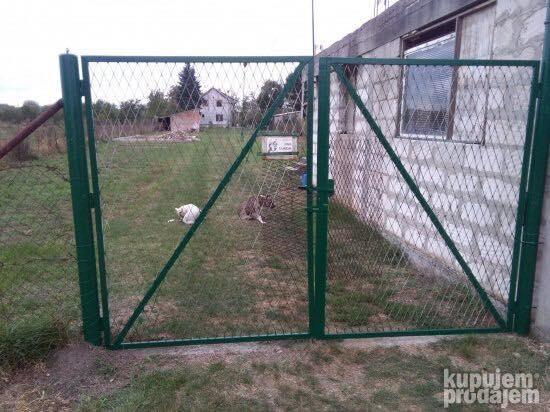 Kuca-sa-radionicom-i-velikim-placem